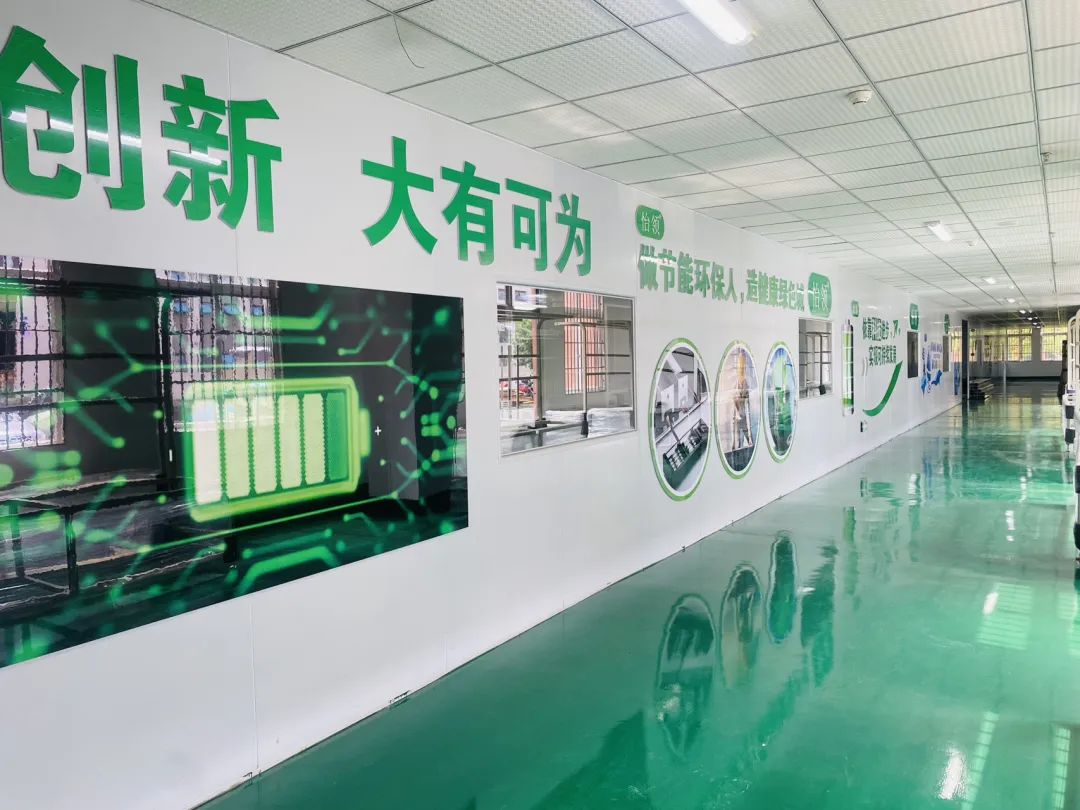 首批充电桩产品下线！jinnianhui今年会新能源跑出发展“加速度”