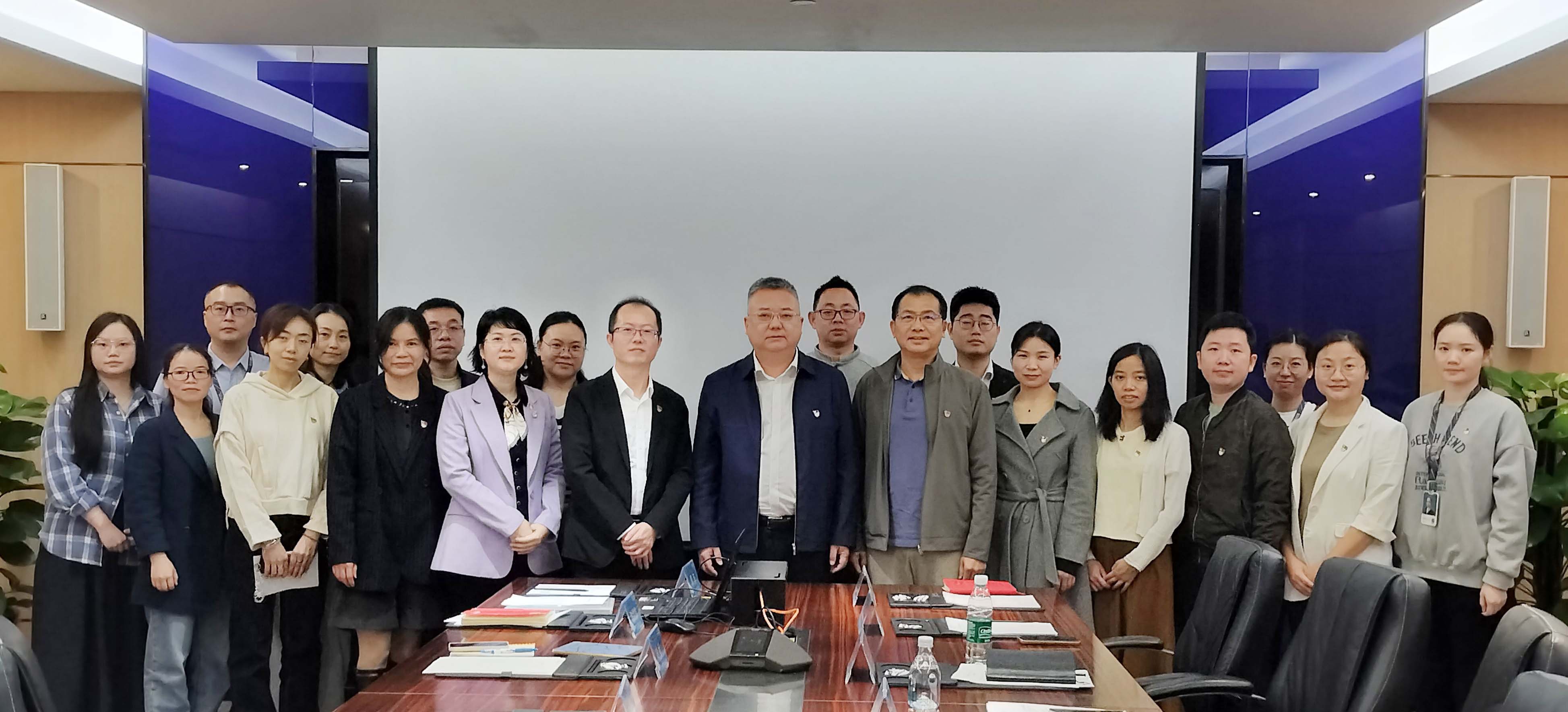 李程任深圳市jinnianhui今年会供应链股份有限公司党委书记，钟志华任党委副书记、纪委书记